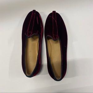 Velvet Jutis in Maroon